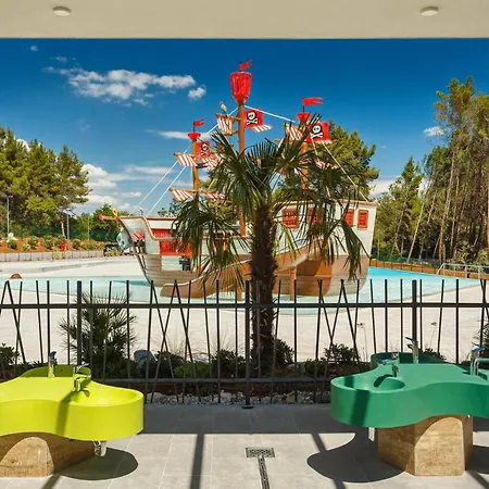 Camping Lovely Stacaravan In Vabriga With Swimming Pool 5*