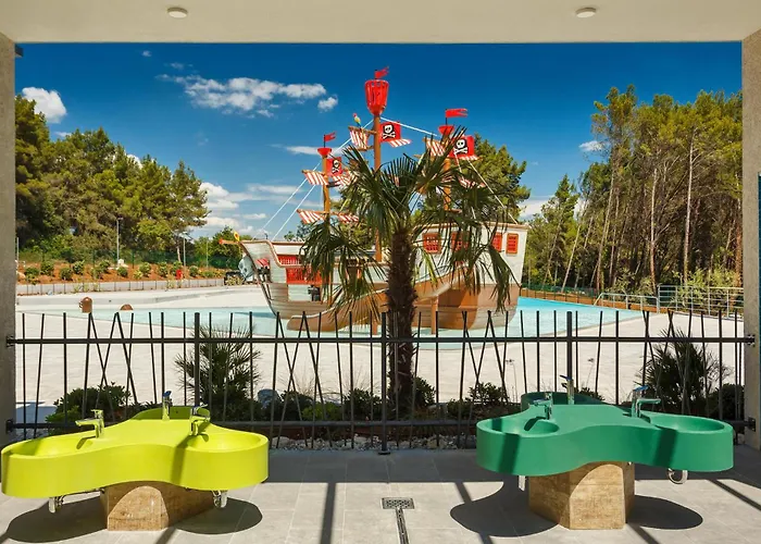 Camping Lovely Stacaravan In Vabriga With Swimming Pool 5*