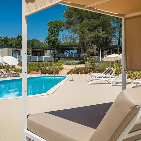 Kamp Lovely Stacaravan In Vabriga 5*