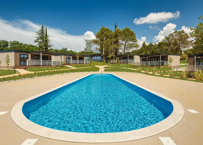 Lovely Stacaravan In Vabriga With Swimming Pool Κάμπινγκ