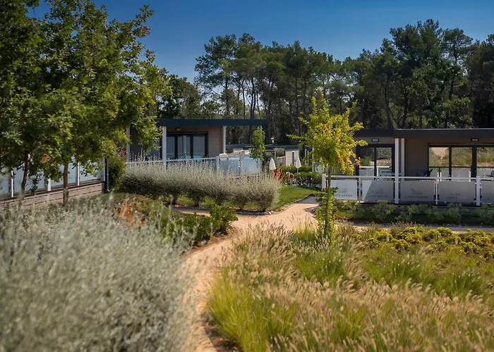 Lovely Stacaravan In Vabriga With Swimming Pool 5* 포레치