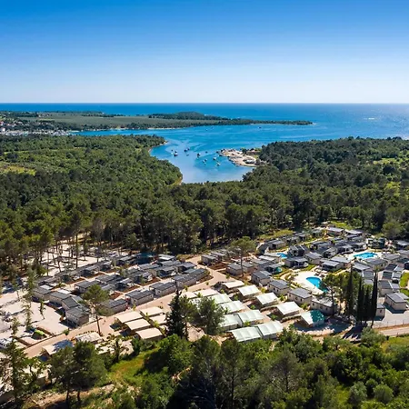 Lovely Stacaravan In Vabriga With Swimming Pool Kamp