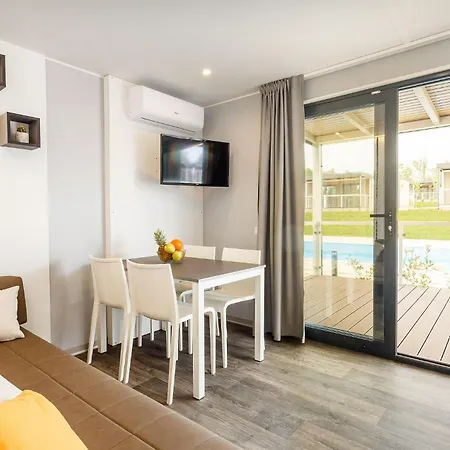 Kamp Lovely Stacaravan In Vabriga With Swimming Pool Porec