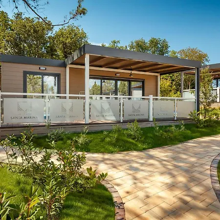 Lovely Stacaravan In Vabriga With Swimming Pool Kamp