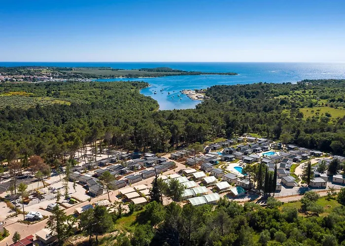 Lovely Stacaravan In Vabriga With Swimming Pool Kamp