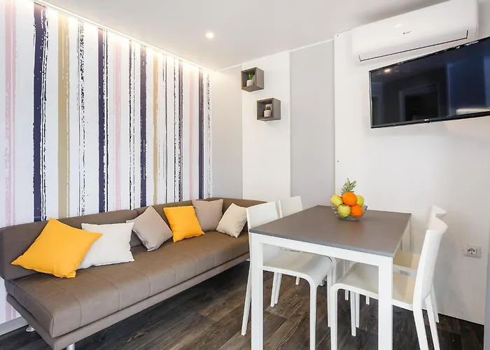 Kamp Lovely Stacaravan In Vabriga With Swimming Pool