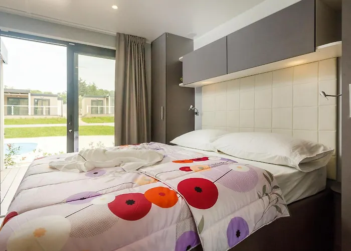 Lovely Stacaravan In Vabriga With Swimming Pool Kamp Porec